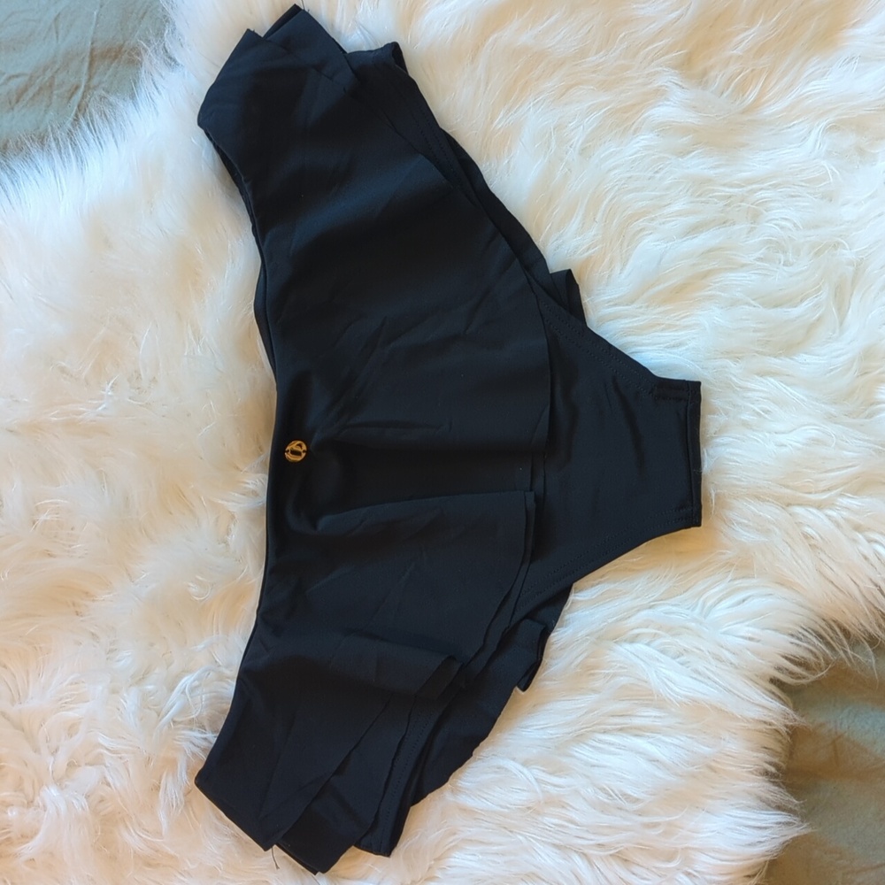 Lunalae Free Flow Skort Black Ruffled Pole Shorts - Picture 6 of 8